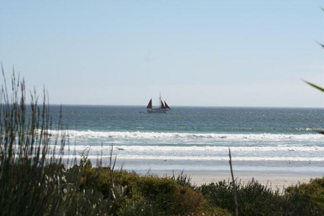 Baywatch Guest House - Photo5