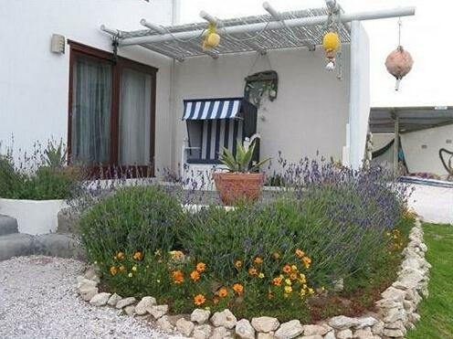 Farr Out Guest House - Photo2