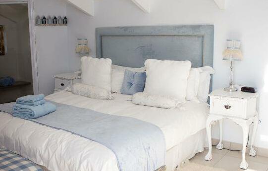 Paternoster Manor - Photo3