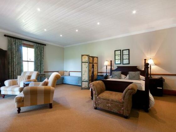 Leeuwenbosch Country House and Shearers Lodge - Photo3