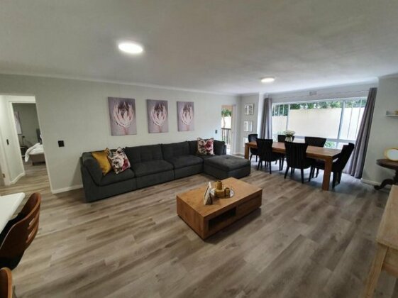 2 Greenpoint Mews - Photo2