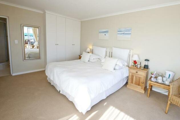 Dolphins' Playground Beachfront B&B - Photo3