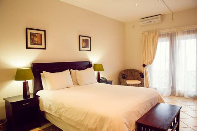 Premier Splendid Inn Port Edward - Photo2