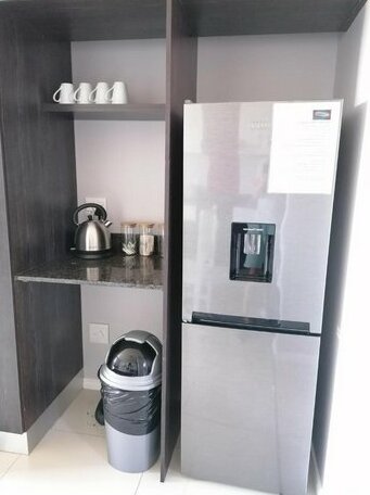 Condor Place - Immaculate Modern living - Photo2