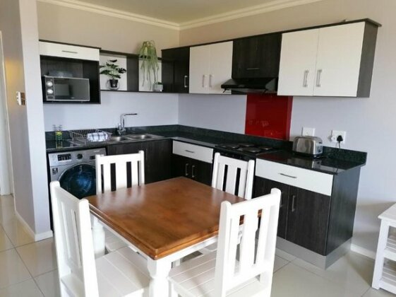 Condor Place - Immaculate Modern living - Photo5