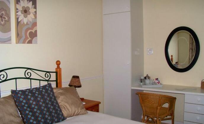 Everwood Manor Bed and Breakfast - Photo2