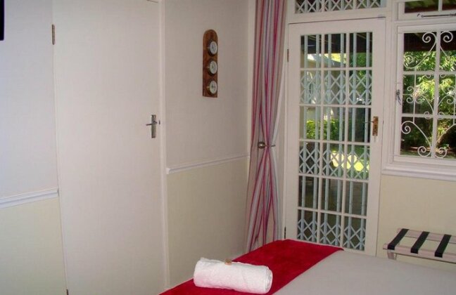 Everwood Manor Bed and Breakfast - Photo3