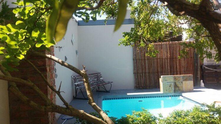 GuestHouse on Irvine - Photo2