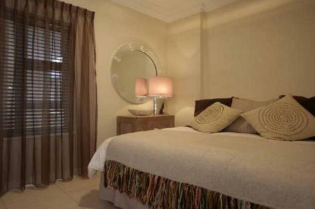 Kings Terrace Hotel - Photo2