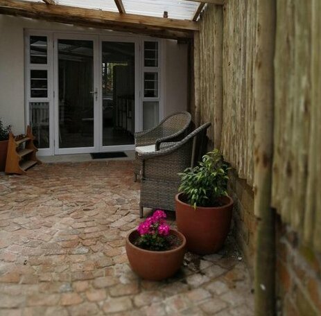 Pebbles Beach Cottage - Photo2