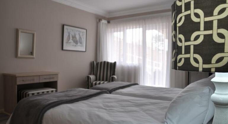 Retreat on Main - Photo4