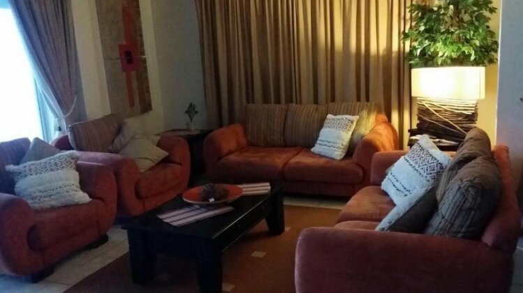 Luxurious self-catering seafront apartment - Photo2