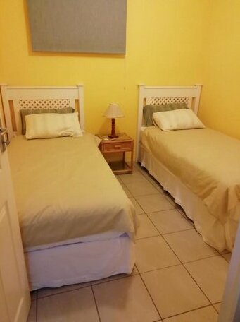 Poolside Guest House - Photo2