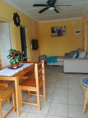 Poolside Guest House - Photo3