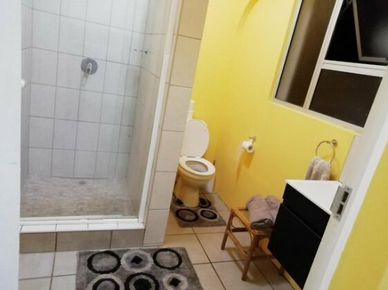 Poolside Guest House - Photo4