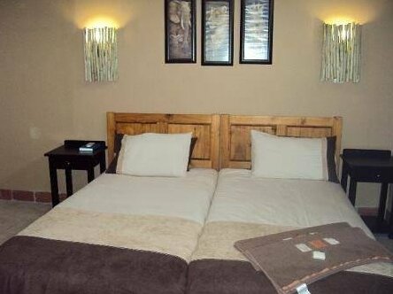 The Tweni Waterfront Guest Lodge - Photo5