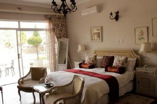 Elizabeth's Manor - Photo2