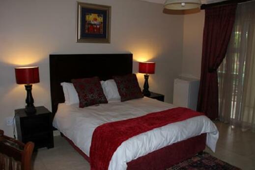 Elizabeth's Manor - Photo3