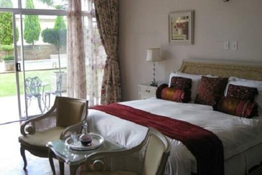 Elizabeth's Manor - Photo5