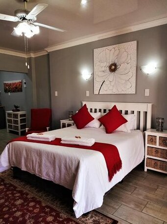 Graceland Guesthouse - Photo2