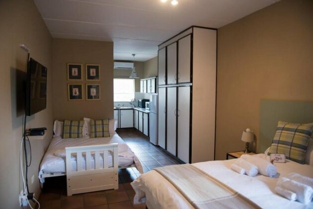 Melrose Place Guestrooms - Photo2