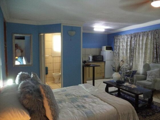 Heatherdale Guesthouse & Shuttle Services - Photo2