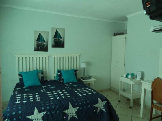 Heatherdale Guesthouse & Shuttle Services - Photo5