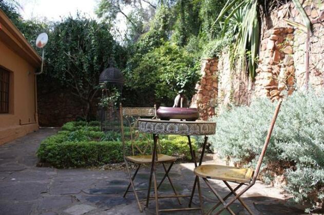 Mirisas Guesthouse - Photo4