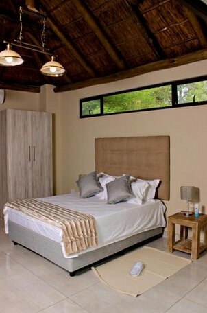 Zoe Bush Lodge - Photo3