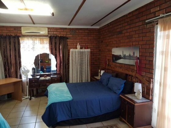 Cassiandra Place unit 2 - Photo2
