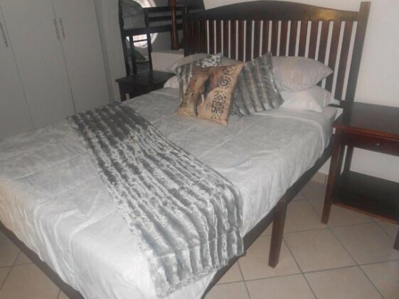 Natal Mahogany - Photo2