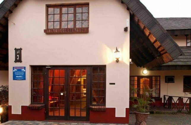 Woodpecker Inn - Photo3