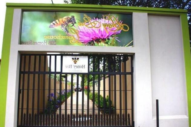 Honey Bee Guesthouse - Photo2
