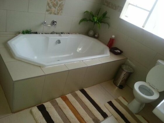 Kingdoms Place Guesthouse - Photo5