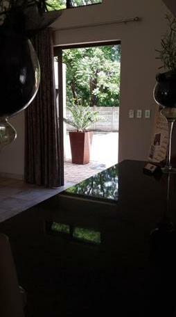Manor Hills Guest Lodge - Photo2