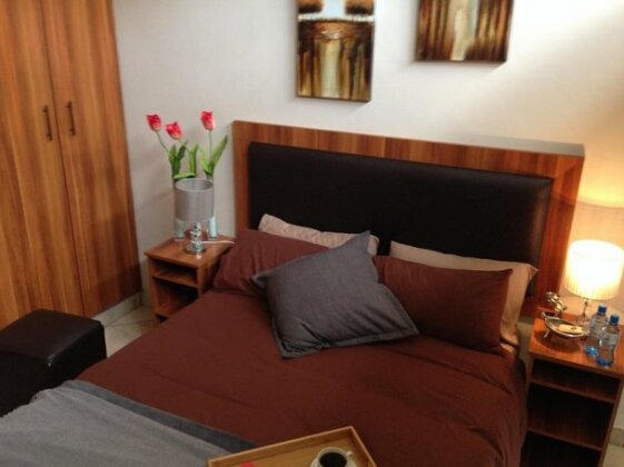 Manor Hills Guest Lodge - Photo4