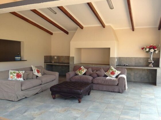 Manor Hills Guest Lodge - Photo5