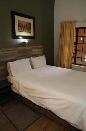 Palm Lodge Rustenburg - Photo4