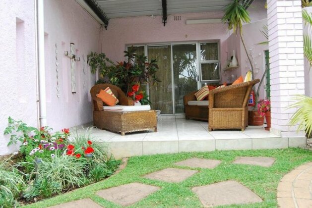 Ronique's Guest House - Photo2