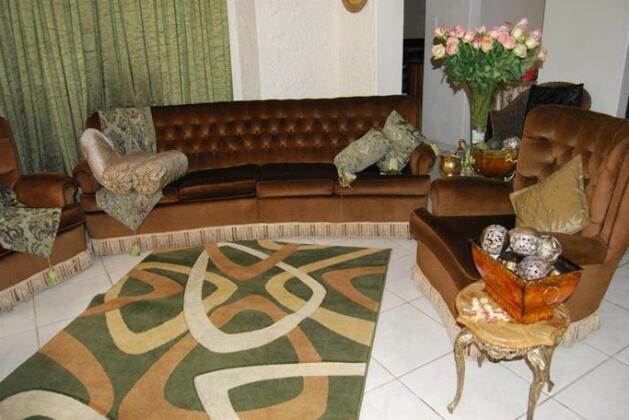 Ronique's Guest House - Photo3