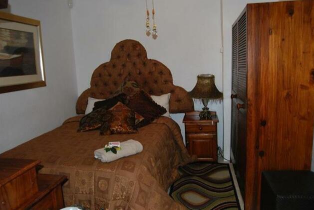 Ronique's Guest House - Photo4