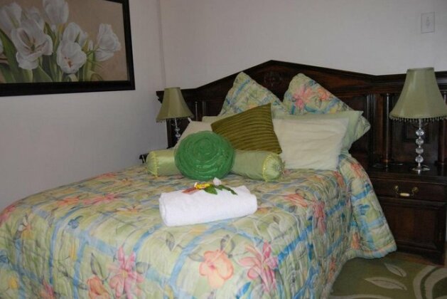 Ronique's Guest House - Photo5