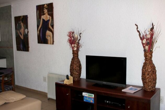 Rustenburg Self Catering Units - Photo3