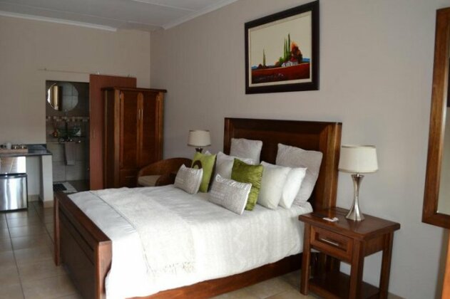 Safari Gardens Guesthouse - Photo4