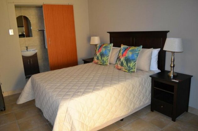 Safari Gardens Guesthouse - Photo5