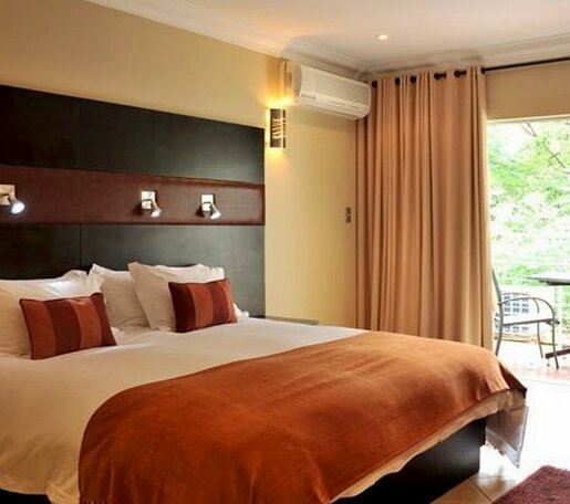 Safari Lodge Hotel & Convention Centre - Photo2