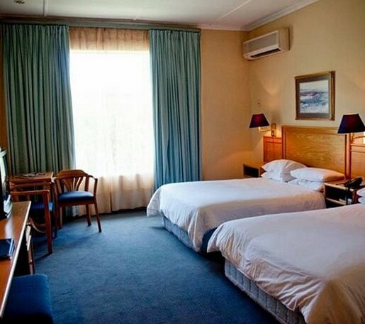 Safari Lodge Hotel & Convention Centre - Photo3