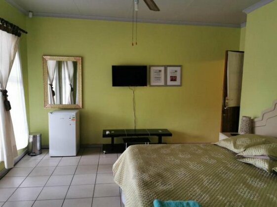 Waterberry Guest Lodge - Photo4