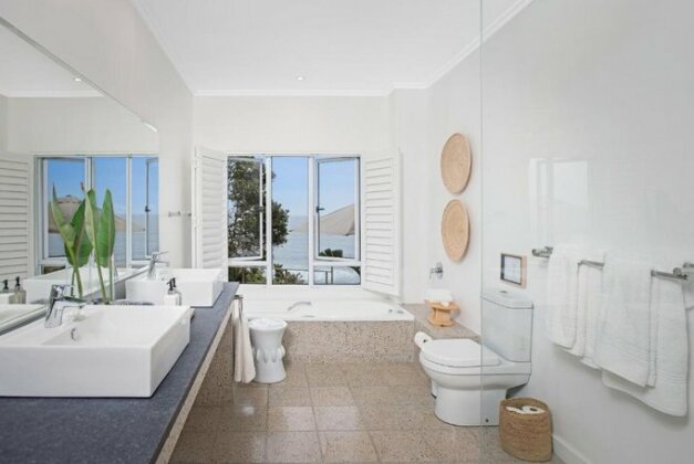 Spectacular Villa on a Secluded Beach - Photo2