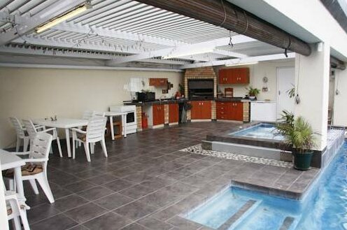 Four Palms Guest House - Photo2